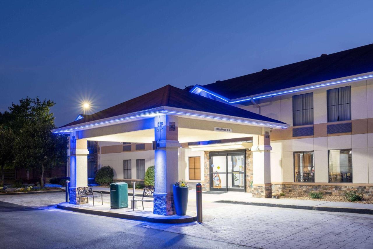 Days Inn & Suites By Wyndham Commerce Exterior foto