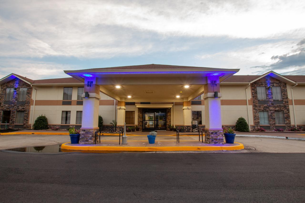 Days Inn & Suites By Wyndham Commerce Exterior foto